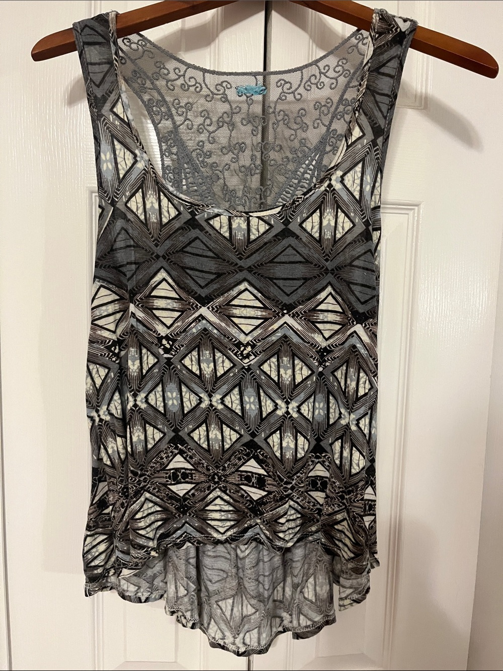 Geometric Print Sleeveless Tank Top - Black & White